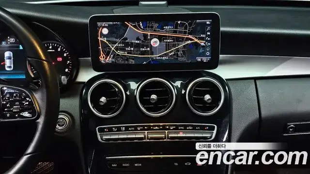 Mercedes-Benz C-Class 2020 — Photo 28/31