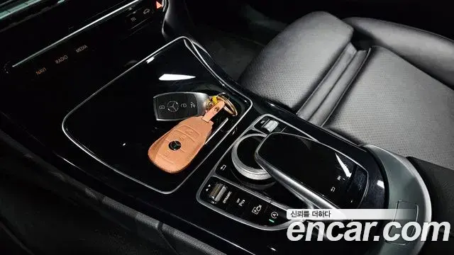 Mercedes-Benz C-Class 2020 — Photo 5/31