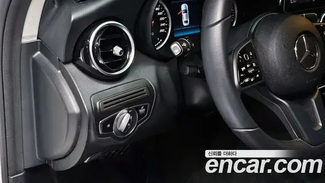 Mercedes-Benz C-Class 2020 — Photo 26/31
