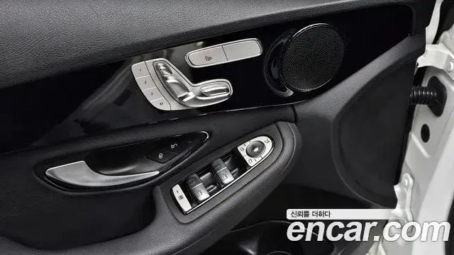 Mercedes-Benz C-Class 2020 — Photo 4/31