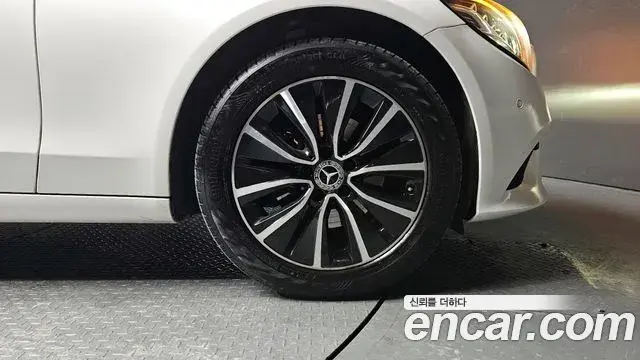 Mercedes-Benz C-Class 2020 — Photo 23/31