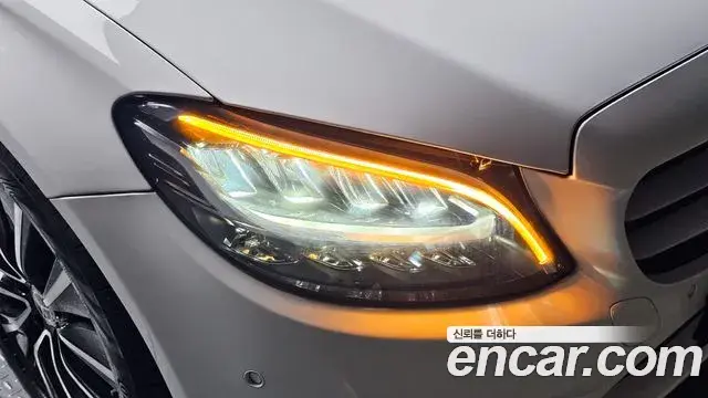 Mercedes-Benz C-Class 2020 — Photo 18/31