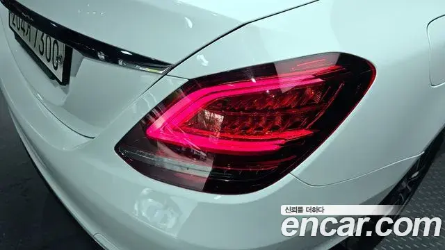 Mercedes-Benz C-Class 2020 — Photo 19/31