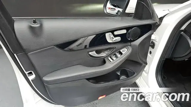 Mercedes-Benz C-Class 2020 — Photo 10/31