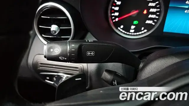 Mercedes-Benz C-Class 2020 — Photo 11/31