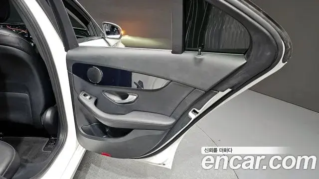 Mercedes-Benz C-Class 2020 — Photo 30/31