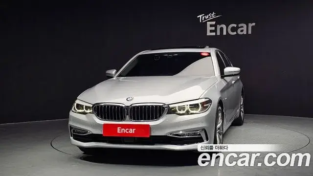 BMW 5 Series 2018 — Şəkil 21/31