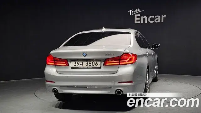 BMW 5 Series 2018 — Şəkil 18/31