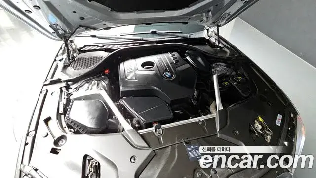 BMW 5 Series 2018 — Şəkil 27/31
