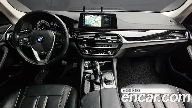 BMW 5 Series 2018 — Şəkil 22/31