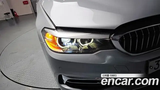 BMW 5 Series 2018 — Şəkil 31/31