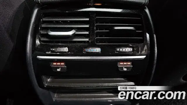 BMW 5 Series 2018 — Şəkil 7/31