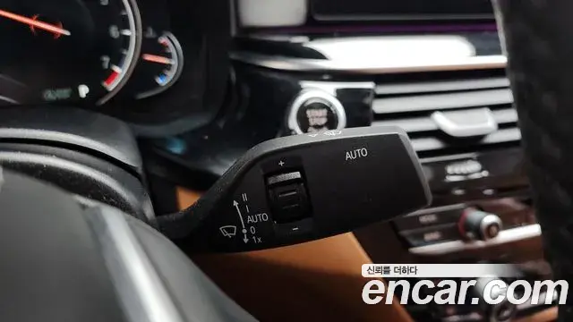 BMW 5 Series 2018 — ფოტო 15/34