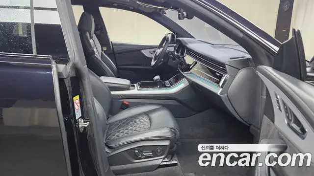 Audi Q8 2021 — ფოტო 24/34