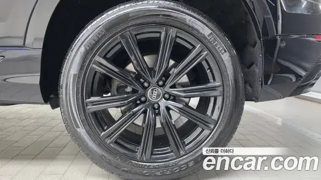 Audi Q8 2021 — ფოტო 34/34