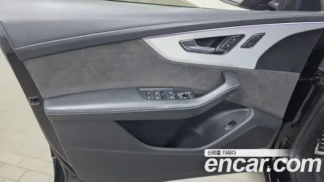Audi Q8 2021 — ფოტო 23/34