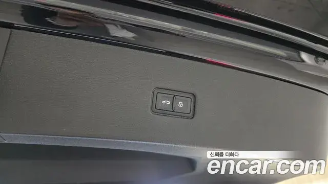 Audi Q8 2021 — ფოტო 18/34