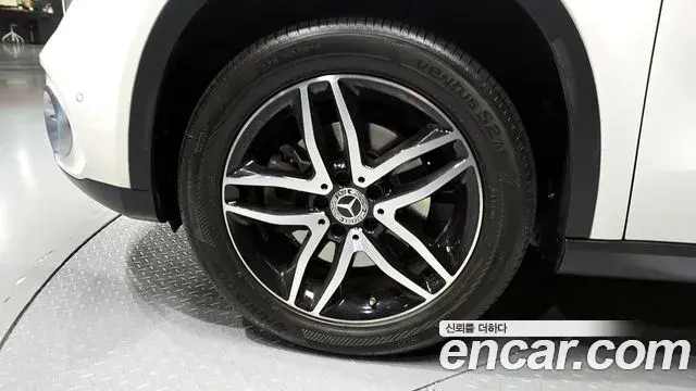 Mercedes-Benz GLA-Class 2018 — Фото 5/20