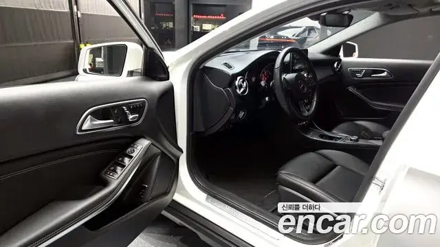 Mercedes-Benz GLA-Class 2018 — Фото 10/20