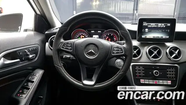 Mercedes-Benz GLA-Class 2018 — Фото 12/20