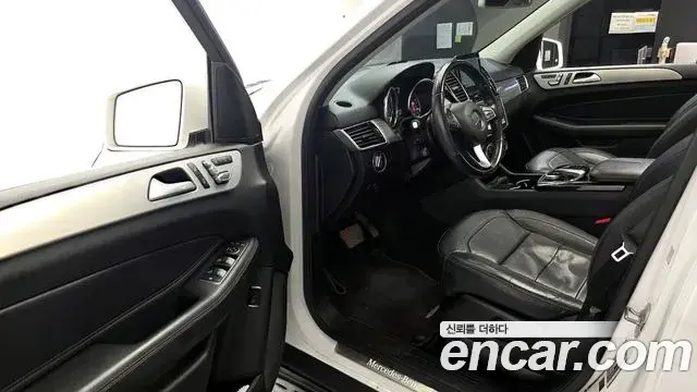 Mercedes-Benz GLE-Class 2018 — Фото 10/20