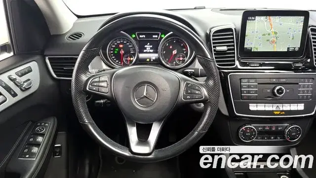 Mercedes-Benz GLE-Class 2018 — Фото 13/20