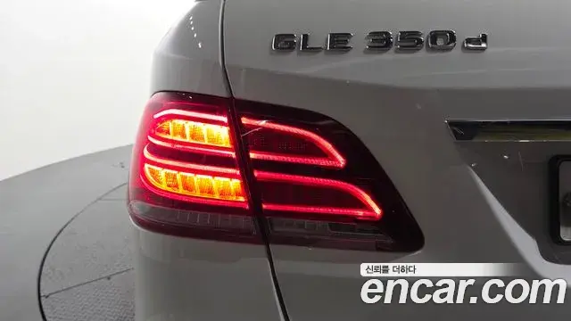 Mercedes-Benz GLE-Class 2018 — ფოტო 20/30