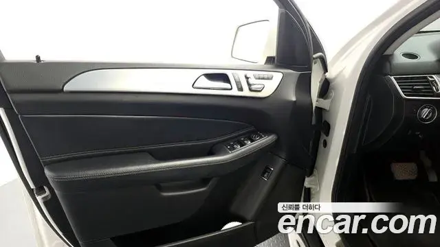 Mercedes-Benz GLE-Class 2018 — ფოტო 26/30