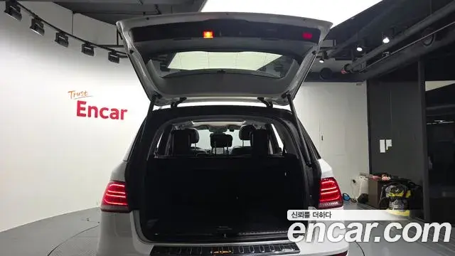 Mercedes-Benz GLE-Class 2018 — ფოტო 13/30