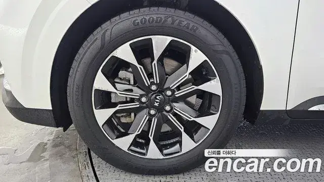 Kia Carnival 2021 — Фото 5/20