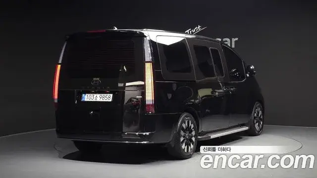 Hyundai Staria 2024 — ფოტო 18/20
