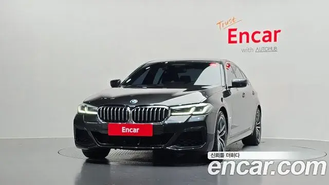 BMW 5 Series 2020 — ფოტო 17/32