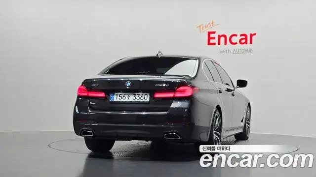 BMW 5 Series 2020 — ფოტო 14/32