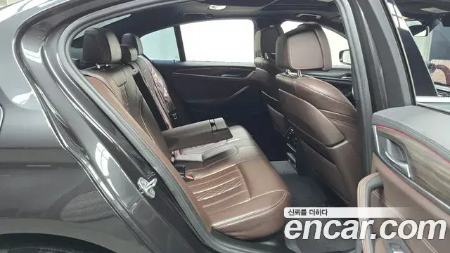 BMW 5 Series 2020 — ფოტო 29/32