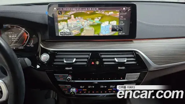 BMW 5 Series 2020 — ფოტო 20/32