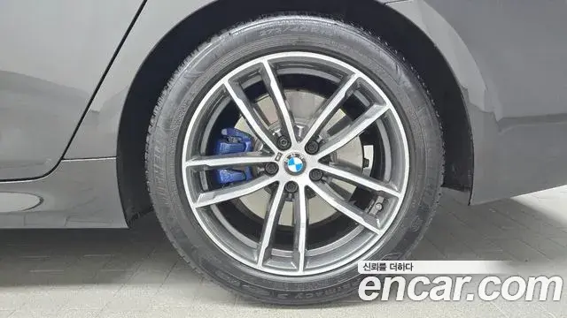 BMW 5 Series 2020 — ფოტო 25/32