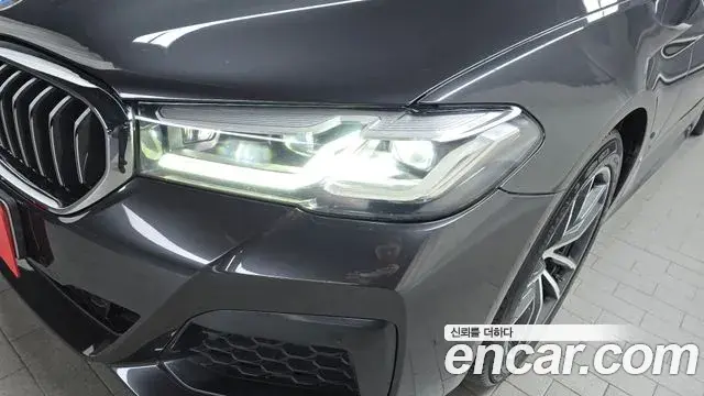 BMW 5 Series 2020 — ფოტო 28/32