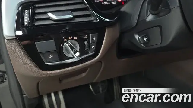 BMW 5 Series 2020 — ფოტო 16/32