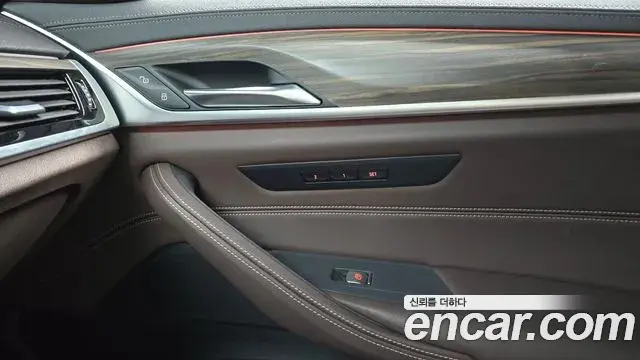 BMW 5 Series 2020 — ფოტო 32/32
