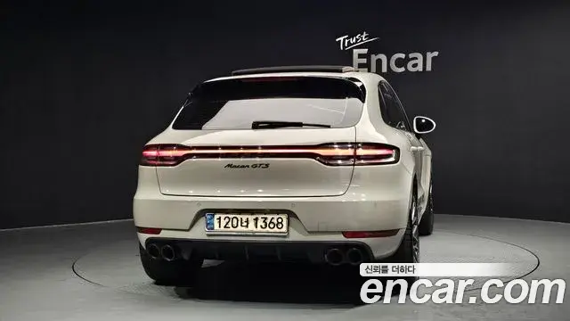 Porsche Macan 2021 — Şəkil 11/30