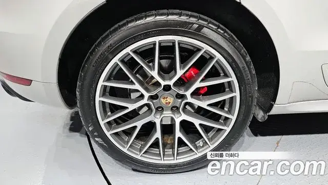 Porsche Macan 2021 — Şəkil 14/30
