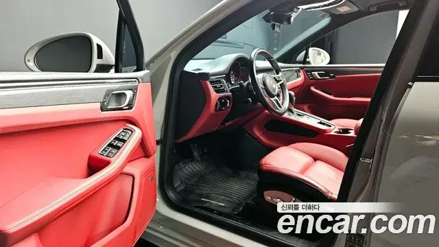 Porsche Macan 2021 — Şəkil 27/30