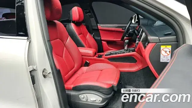 Porsche Macan 2021 — Şəkil 29/30