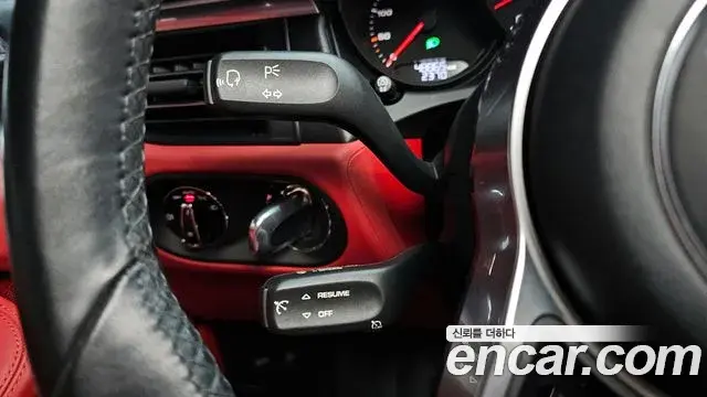 Porsche Macan 2021 — Şəkil 24/30