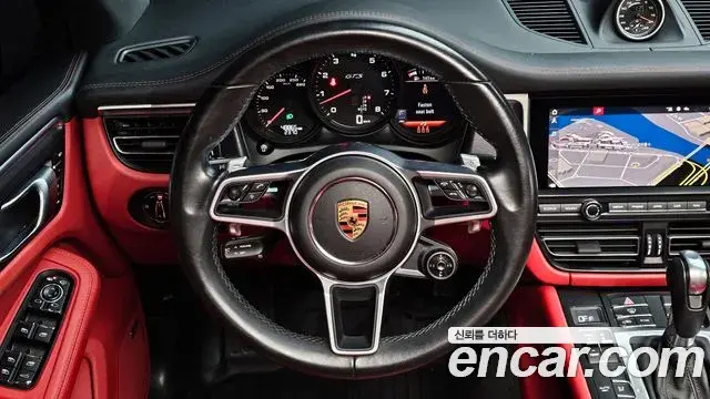 Porsche Macan 2021 — Şəkil 25/30