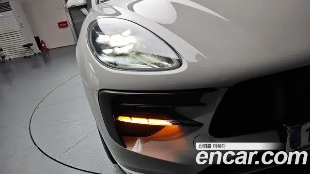 Porsche Macan 2021 — Şəkil 13/30