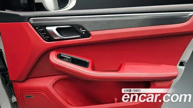 Porsche Macan 2021 — Şəkil 16/30