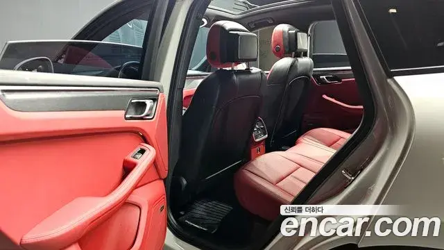 Porsche Macan 2021 — Şəkil 9/30