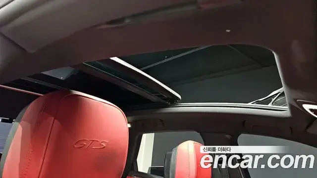 Porsche Macan 2021 — Şəkil 23/30