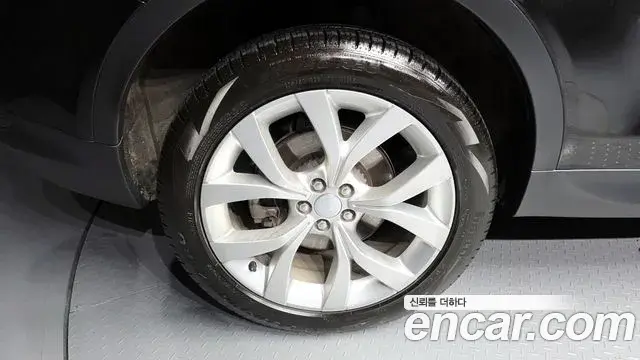 Land Rover Discovery Sport 2022 — Photo 13/31